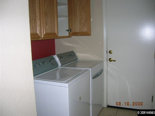 1810 Granite Chief Drive Reno, NV 89521 - Photo 6 of 9 a utility room with dryer and washer