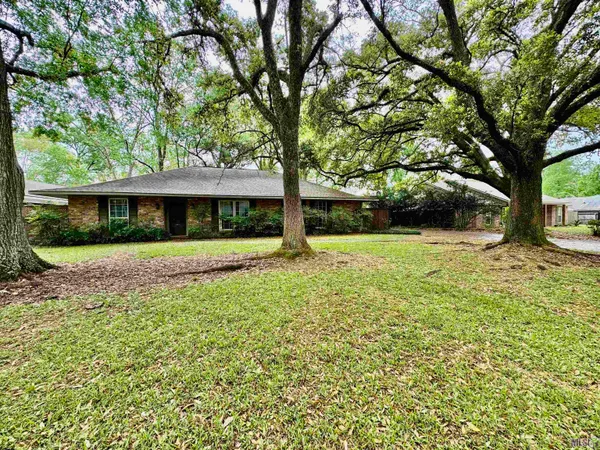 $1,700 | 9142 Woodbine Street, Baton Rouge, LA 70815