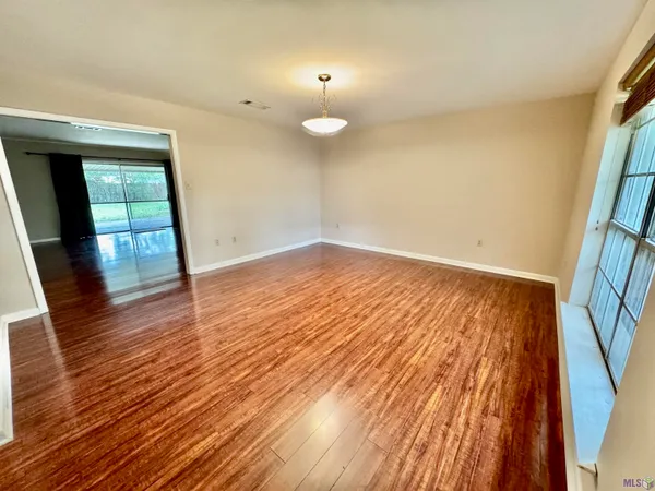 $1,700 | 9142 Woodbine Street, Baton Rouge, LA 70815