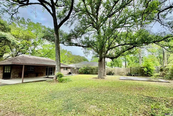 $1,700 | 9142 Woodbine Street, Baton Rouge, LA 70815