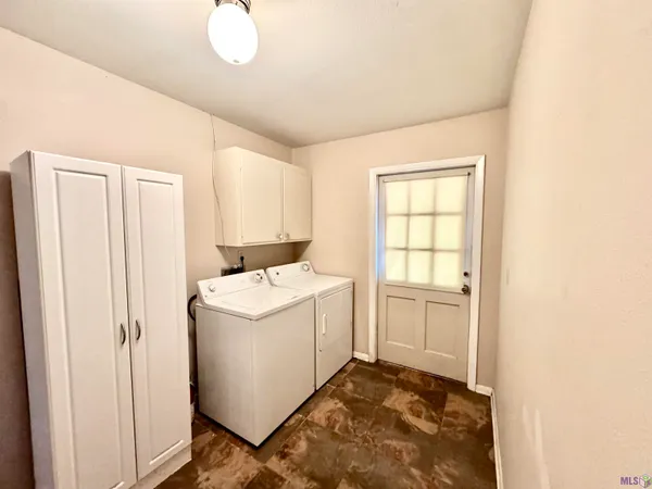 $1,700 | 9142 Woodbine Street, Baton Rouge, LA 70815