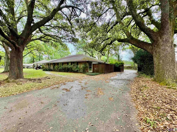 $1,700 | 9142 Woodbine Street, Baton Rouge, LA 70815