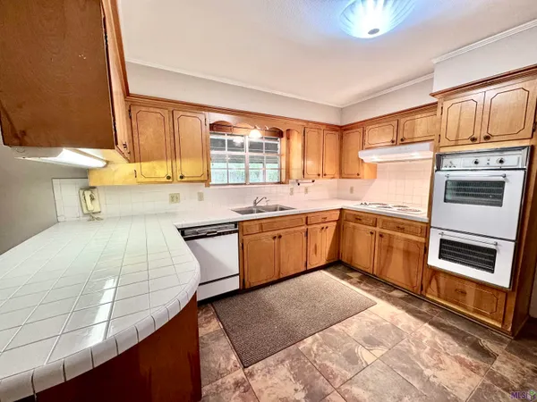 $1,700 | 9142 Woodbine Street, Baton Rouge, LA 70815