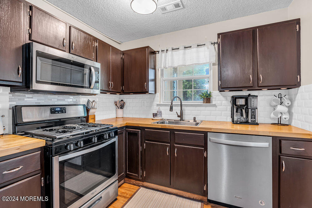 237 Tulip Lane Freehold, NJ 07728 - Photo 13 of 29 018_dsc01489_784