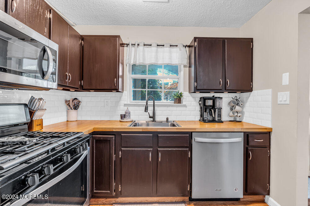 237 Tulip Lane Freehold, NJ 07728 - Photo 14 of 29 019_dsc01484_772