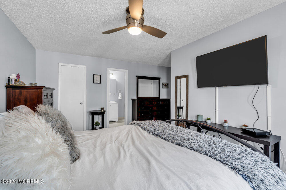 237 Tulip Lane Freehold, NJ 07728 - Photo 19 of 29 024_dsc01404_564