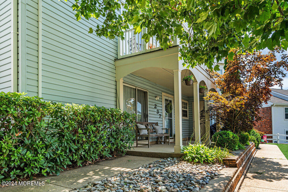 237 Tulip Lane Freehold, NJ 07728 - Photo 24 of 29 002_2_958