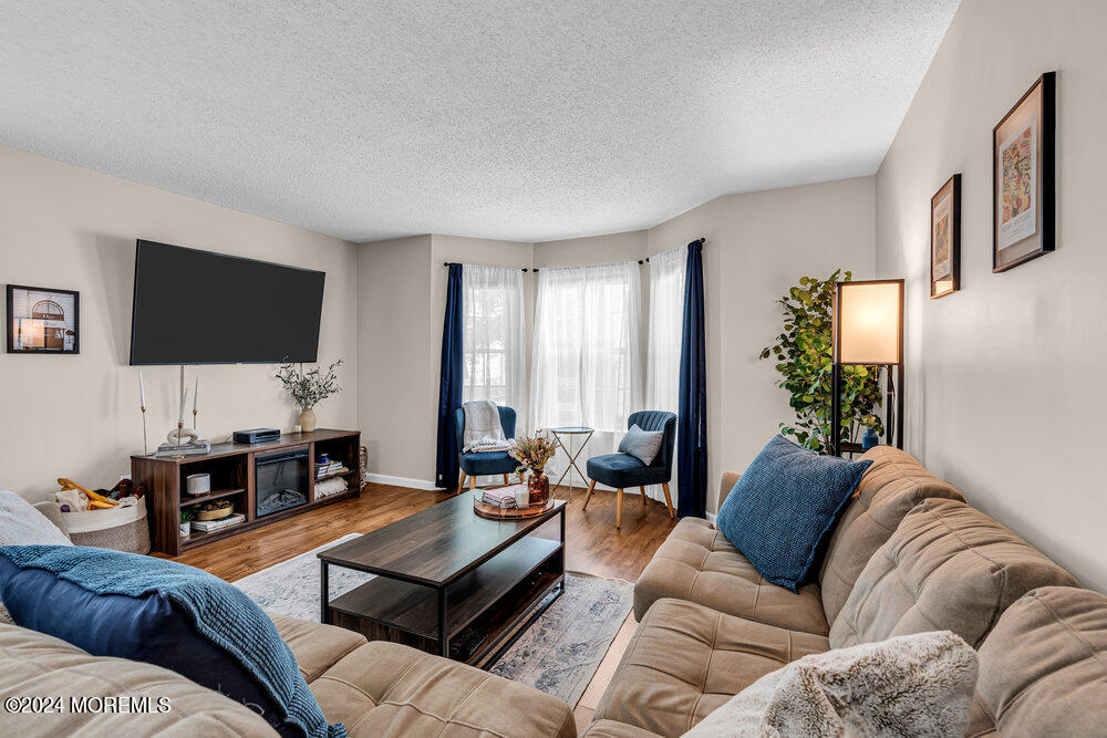 237 Tulip Lane Freehold, NJ 07728 - Photo 3 of 29 008_dsc01494_661