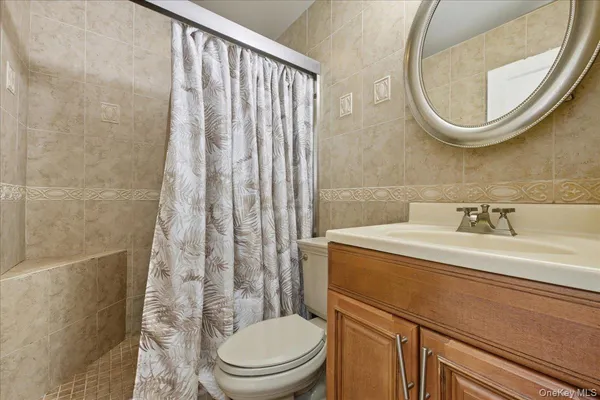 $499,000 | 215 West Granada Avenue, Lindenhurst, NY 11757