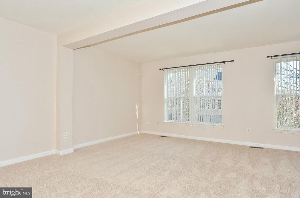 6414 Lureta Ann Lane Springfield, VA 22150 - Photo 5 of 22 Living Room