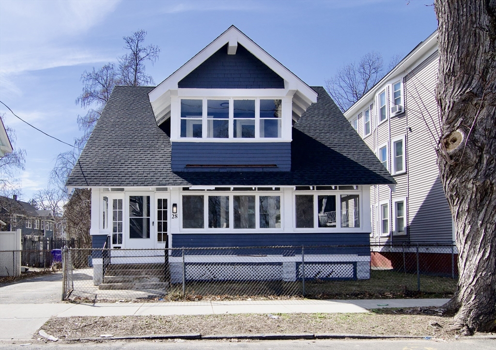 28 Bristol Street Springfield, MA 01109 - Photo 2 of 42
