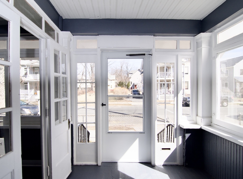 28 Bristol Street Springfield, MA 01109 - Photo 3 of 42