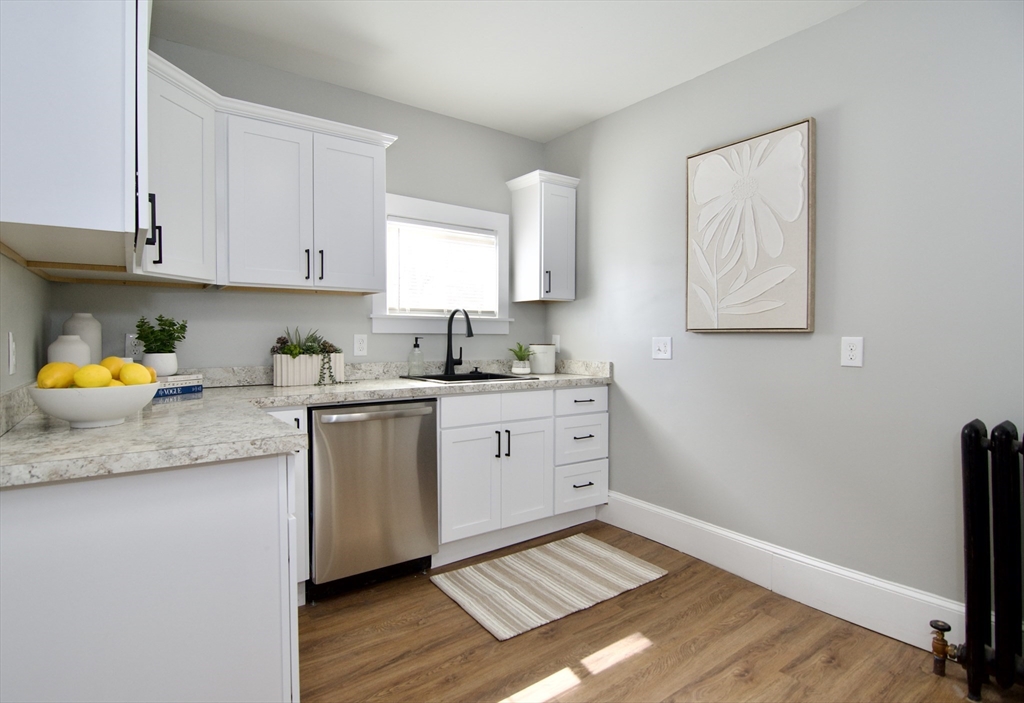 28 Bristol Street Springfield, MA 01109 - Photo 8 of 42