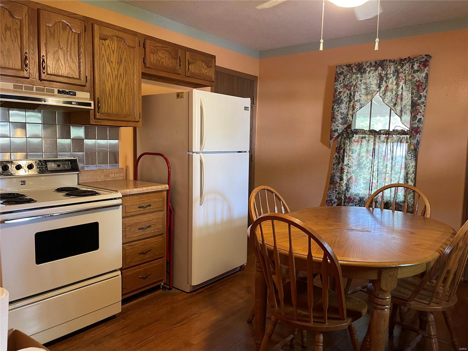 1320 Rixon Street Alton, IL 62002 - Photo 4 of 22 Gallery Image 4