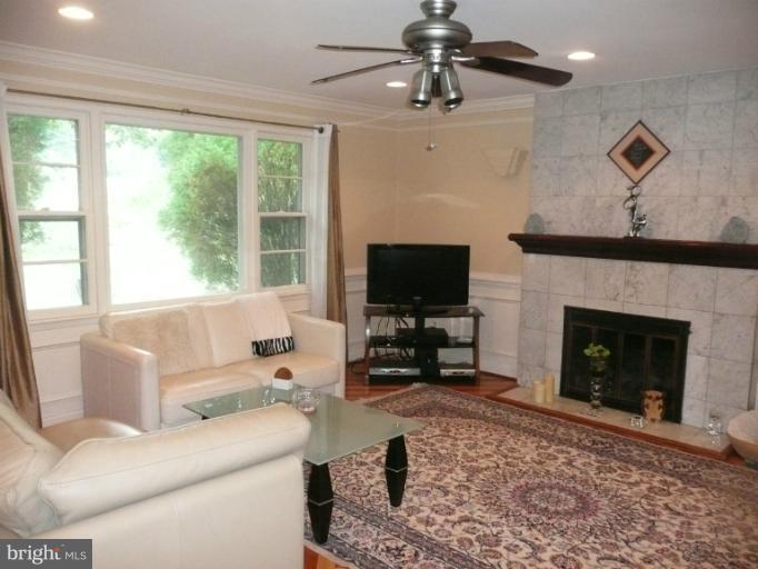 7411 Gary Street Springfield, VA 22150 - Photo 23 of 26 Family Room