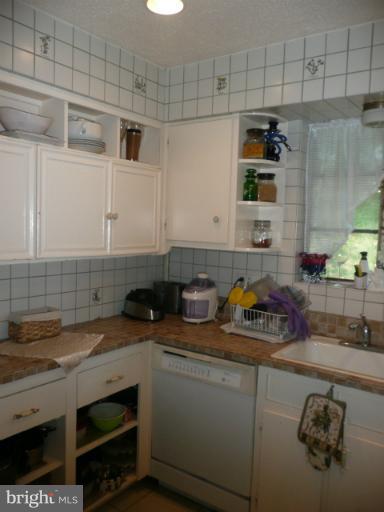 7411 Gary Street Springfield, VA 22150 - Photo 10 of 26 Kitchen
