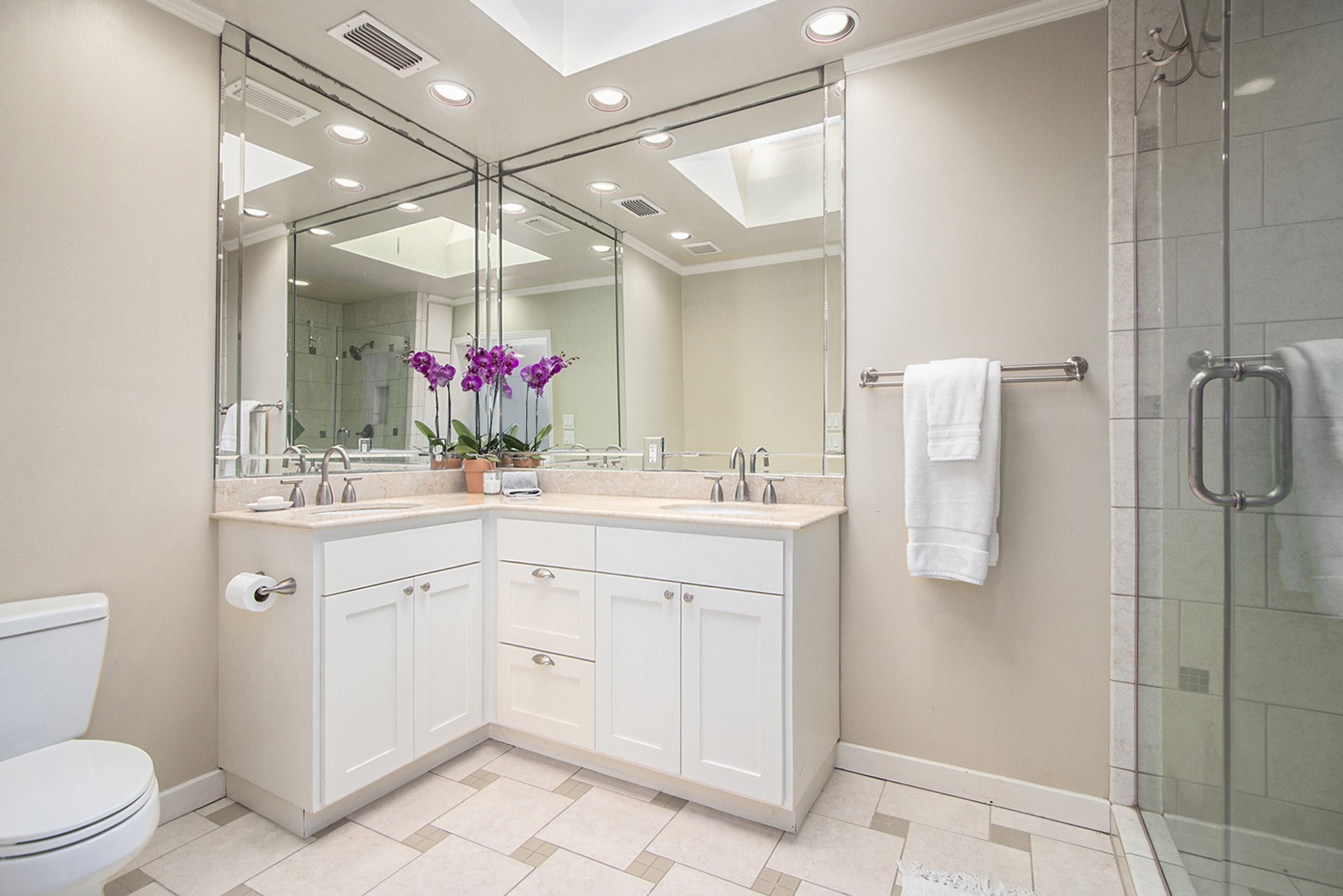 2522 Wordsworth Street Houston, TX 77030 - Photo 13 of 33 a bathroom with a sink vanity mirror and toilet