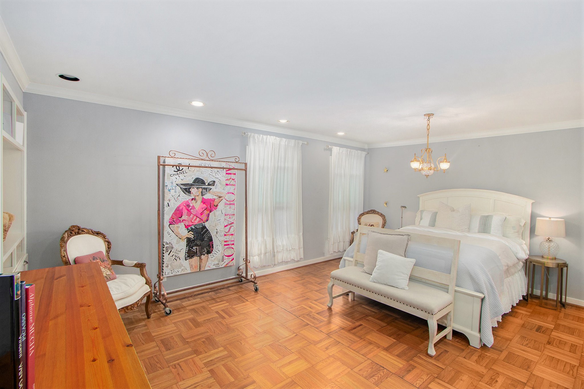 2522 Wordsworth Street Houston, TX 77030 - Photo 15 of 33 a spacious bedroom with a bed and a chandelier