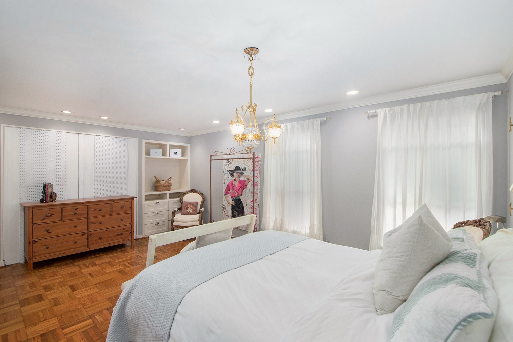 2522 Wordsworth Street Houston, TX 77030 - Photo 16 of 33 a bed room with a bed mirror and a window
