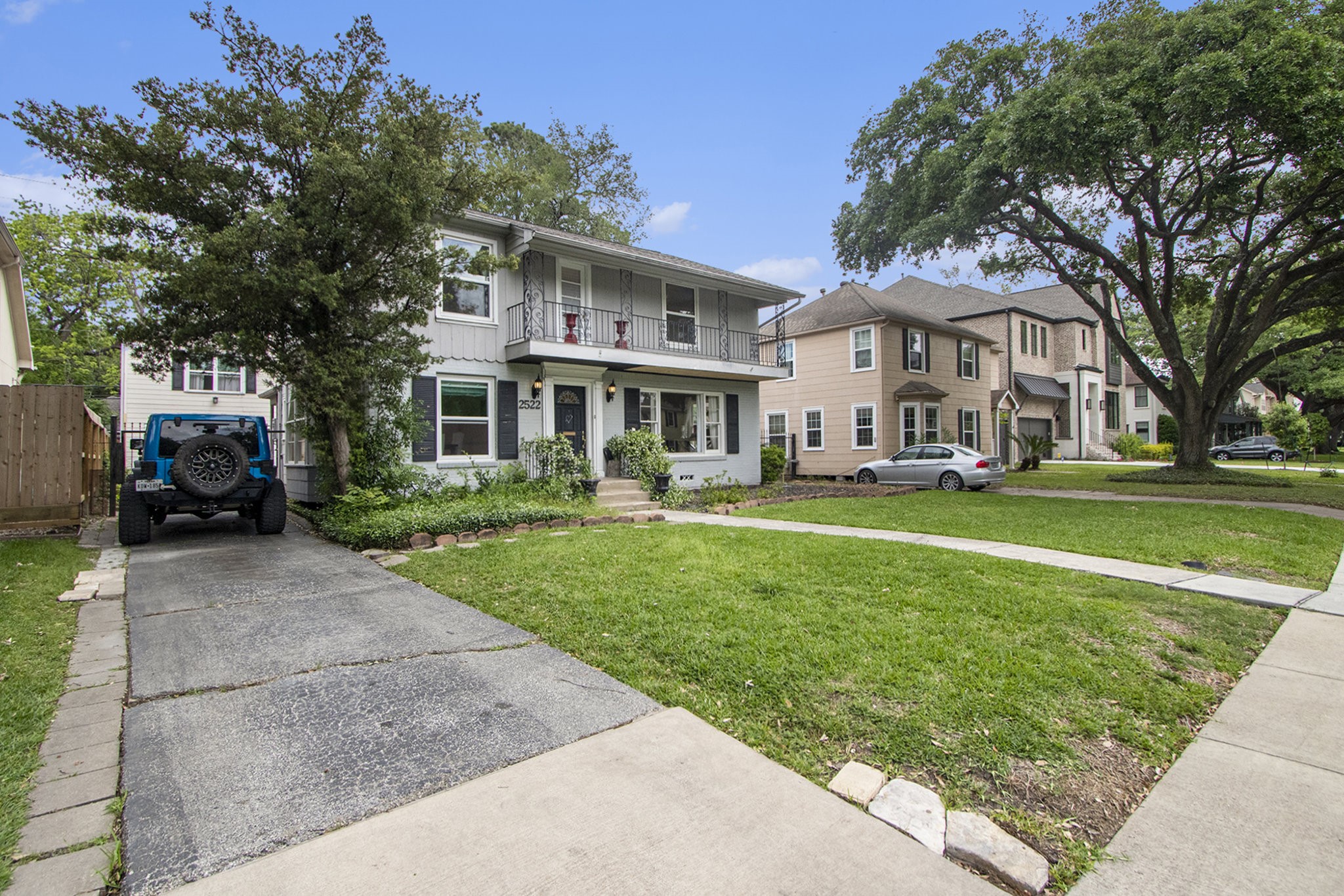 2522 Wordsworth Street Houston, TX 77030 - Photo 32 of 33 a front view of a house with garden