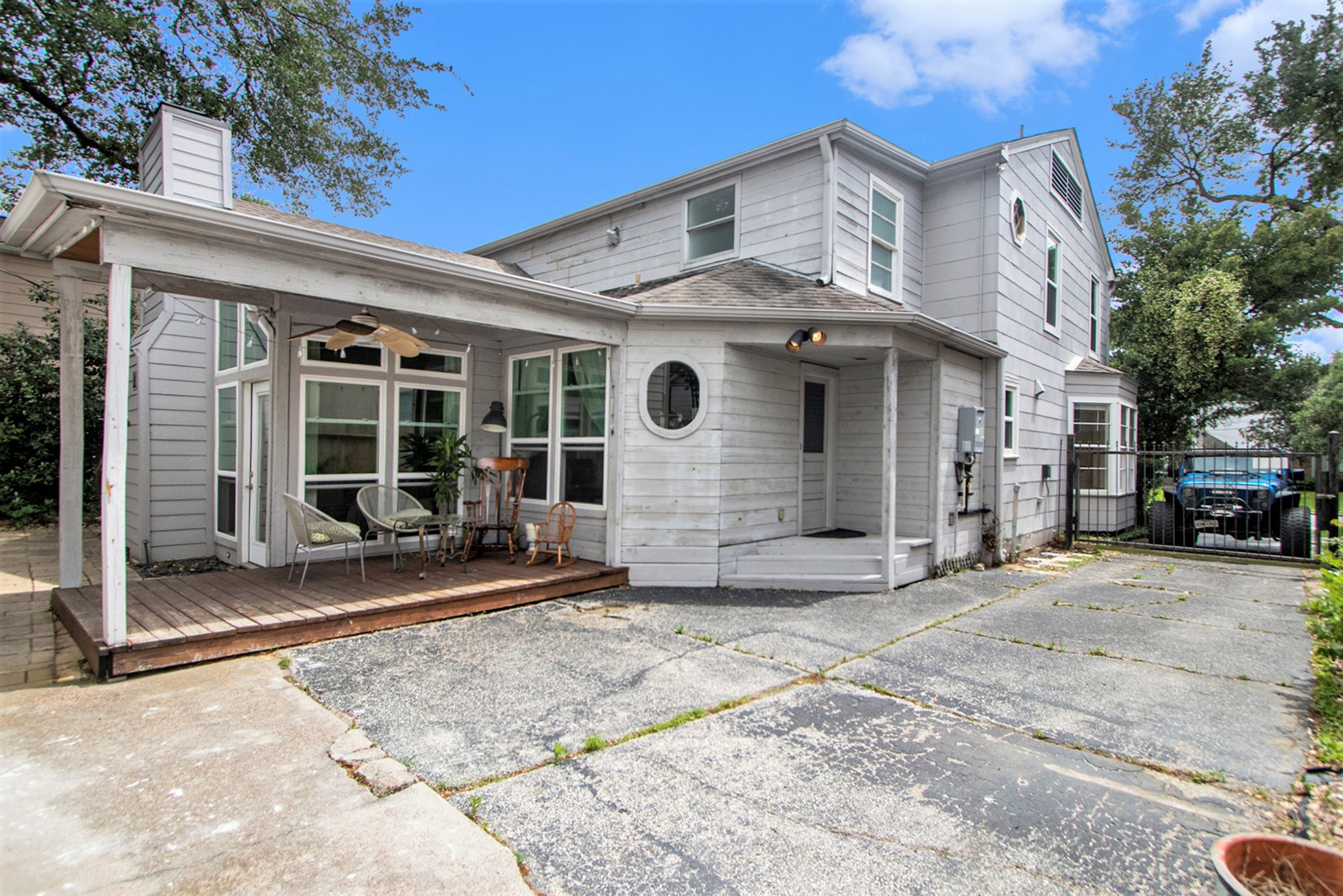 2522 Wordsworth Street Houston, TX 77030 - Photo 33 of 33 a view of a house with a patio