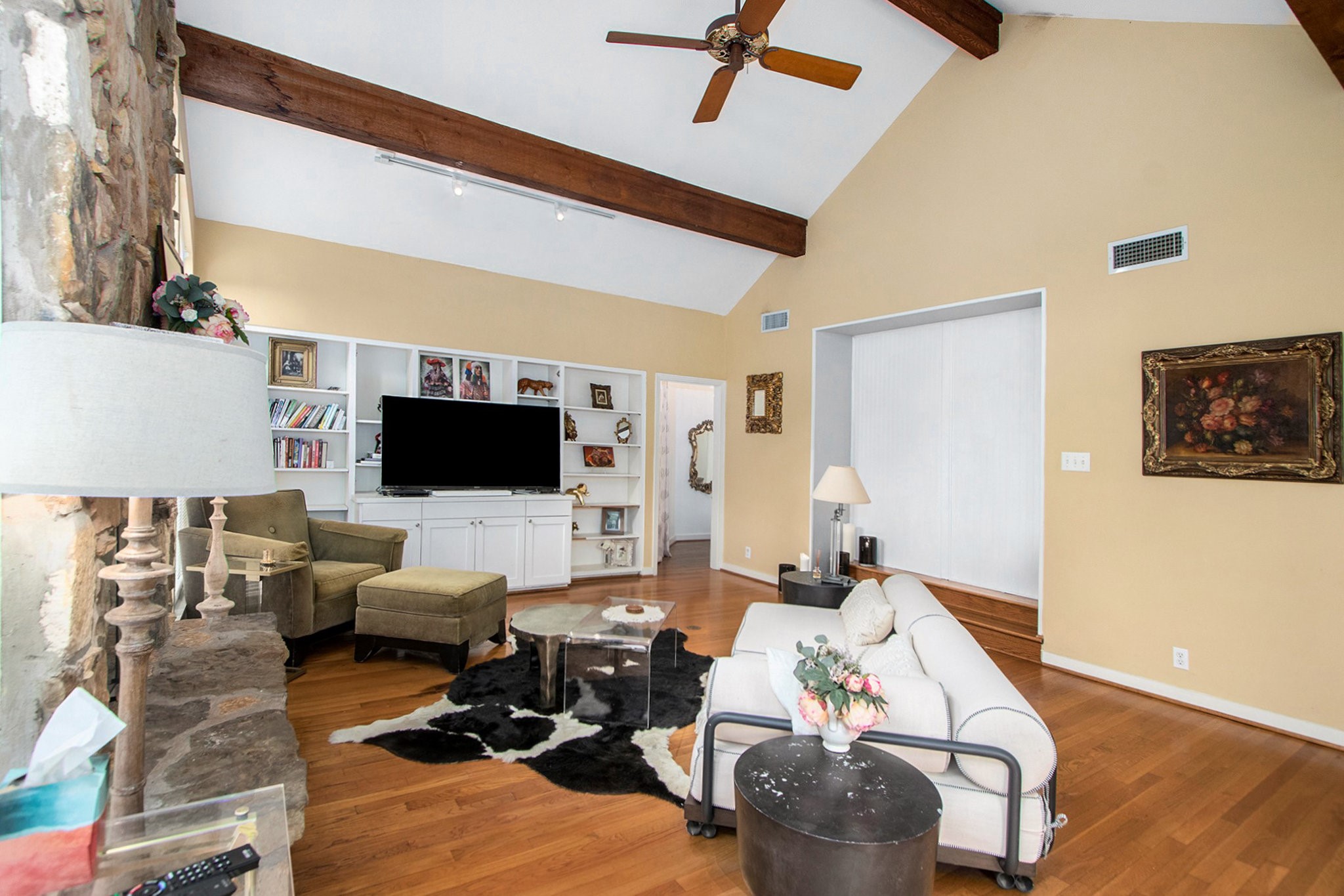2522 Wordsworth Street Houston, TX 77030 - Photo 5 of 33 a living room with furniture and a flat screen tv