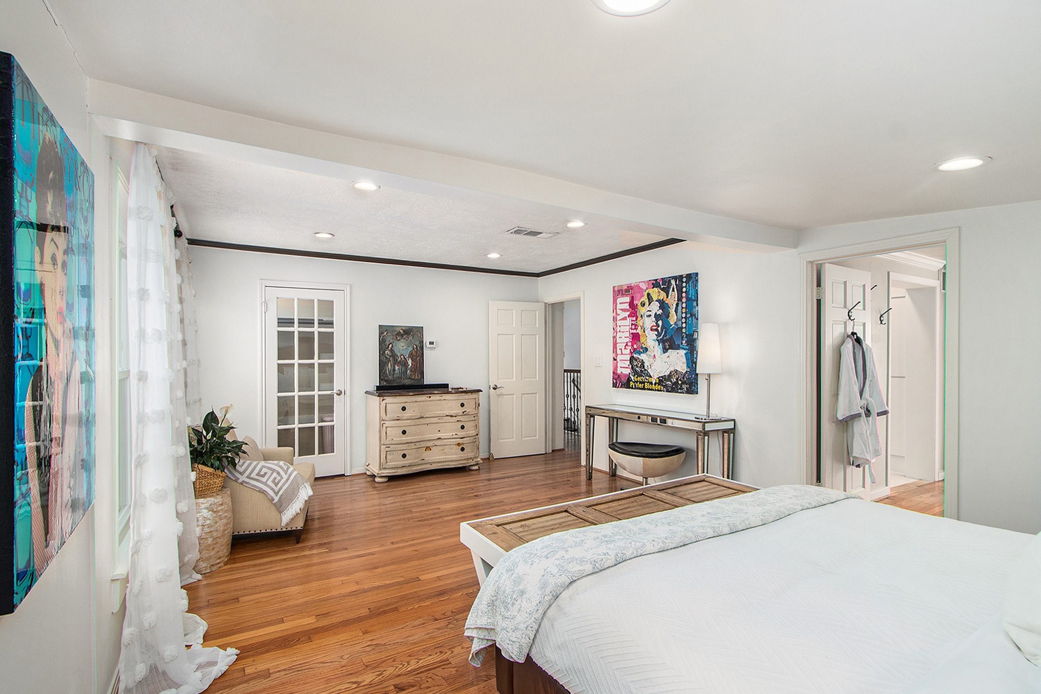 2522 Wordsworth Street Houston, TX 77030 - Photo 10 of 33 a bedroom with furniture and window