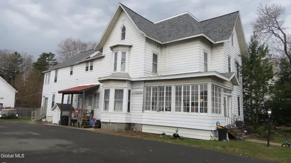 $250,000 | 15 1st Avenue, Broadalbin, NY 12025