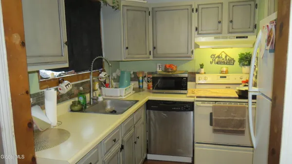 $250,000 | 15 1st Avenue, Broadalbin, NY 12025