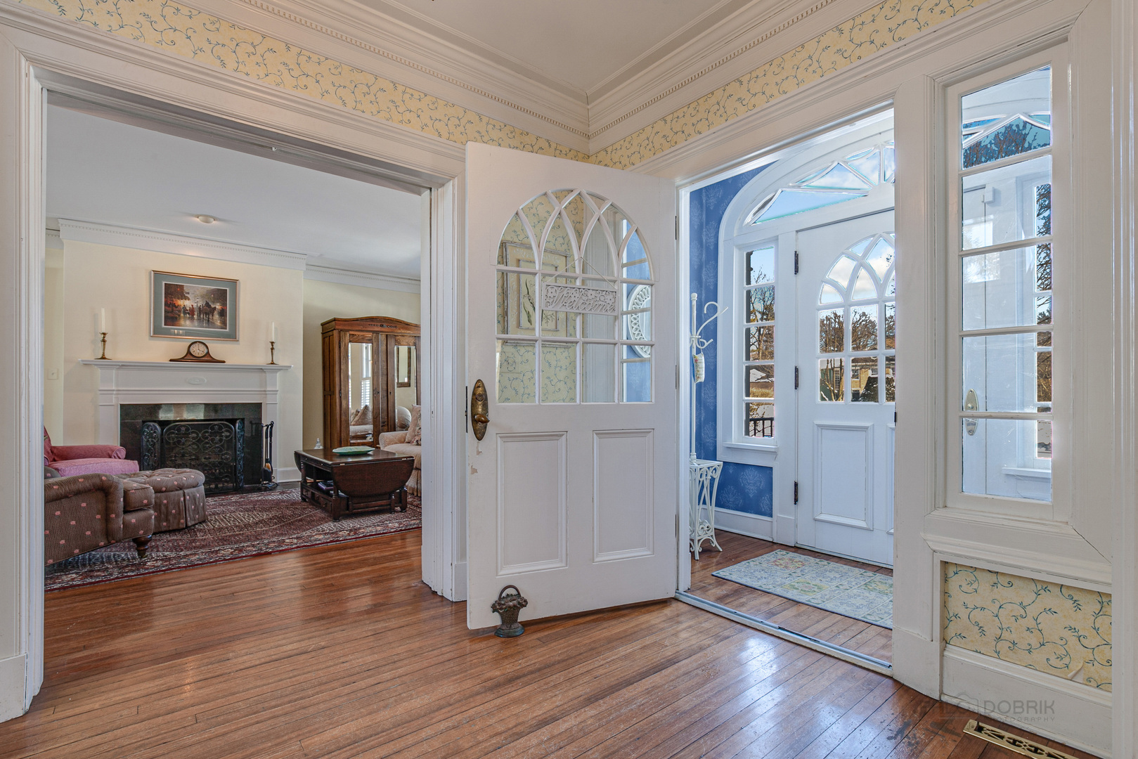 224 Maple Court Lake Forest, IL 60045 - Photo 4 of 51 a view of a livingroom with furniture and a fireplace
