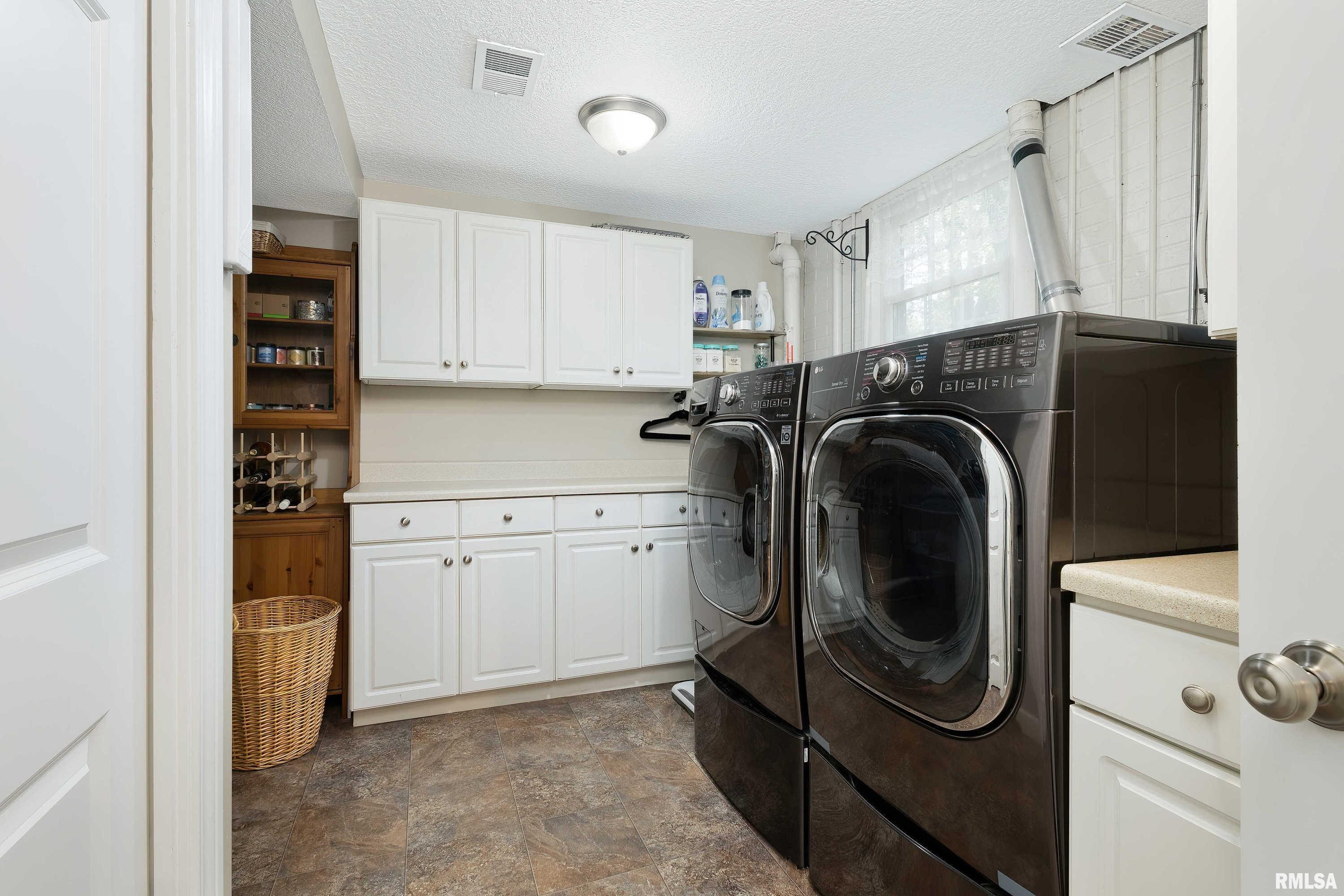 3216 Maplecrest Road Bettendorf, IA 52722 - Photo 25 of 33 Gallery Image 25