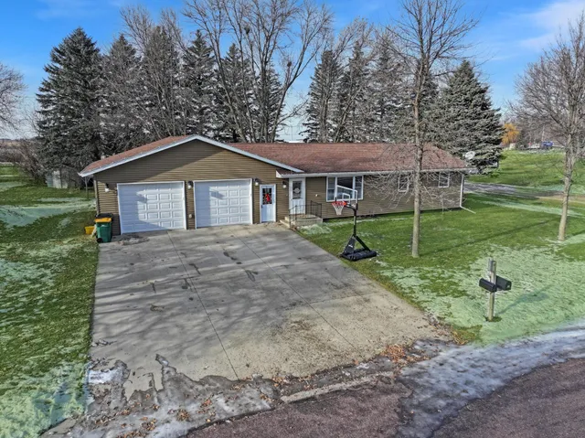 $165,000 | 205 South Hubert Street, Ivanhoe, MN 56142