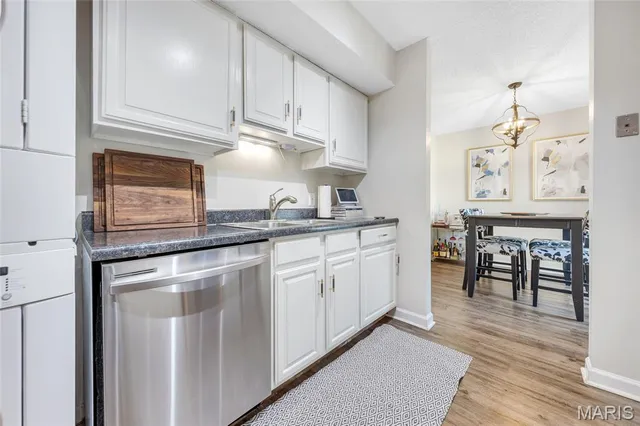 $172,000 | 1511 Swallow Drive, Brentwood, MO 63144