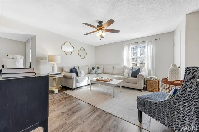 $172,000 | 1511 Swallow Drive, Brentwood, MO 63144