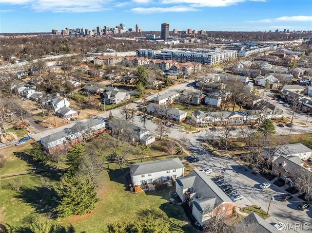 $172,000 | 1511 Swallow Drive, Brentwood, MO 63144