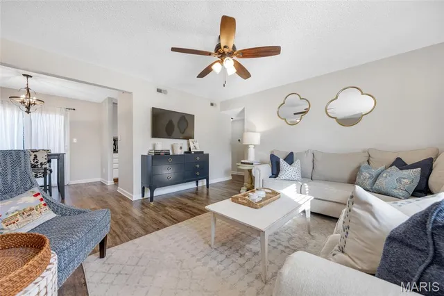 $172,000 | 1511 Swallow Drive, Brentwood, MO 63144