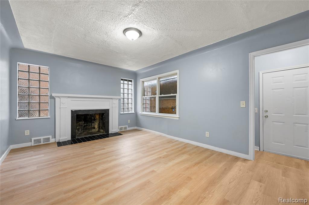 17511 Westmoreland Road Detroit, MI 48219 - Photo 9 of 21