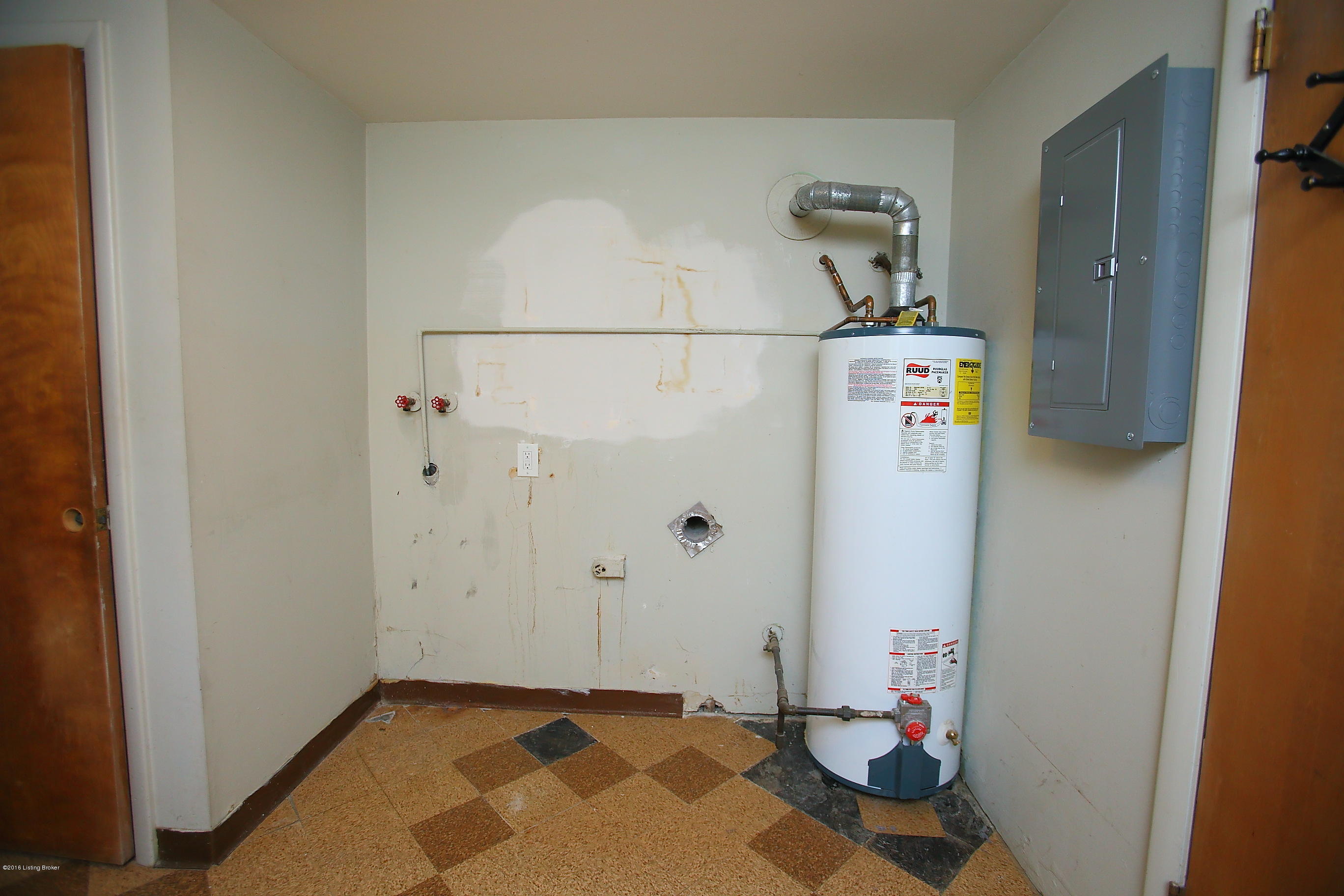 4224 Dolphin Road Houston Acres, KY 40220 - Photo 37 of 50 Laundry & Utility Room