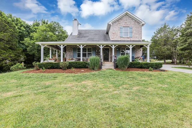 a view of a yard in front of a house