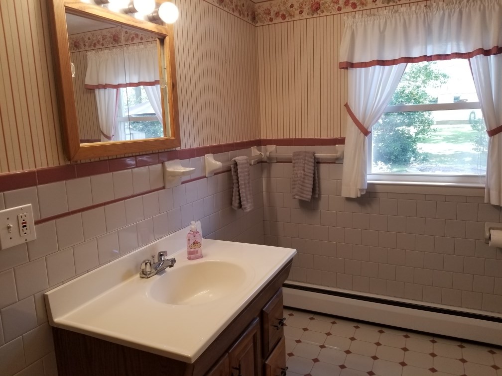 330 Diamond Hill Road Warwick, RI 02886 - Photo 11 of 16 Oversized Full Bathroom~