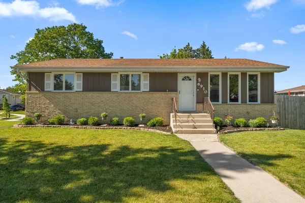 $279,000 | 6910 West 85th Avenue, Crown Point, IN 46307