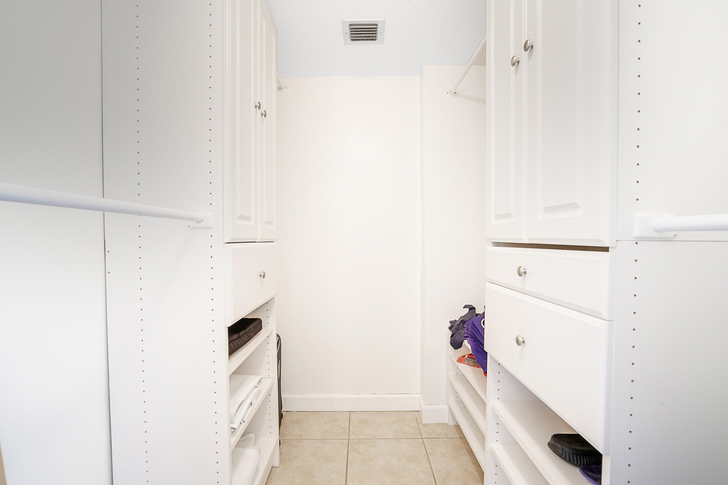 336 Golfview Road, Unit 711 North Palm Beach, FL 33408 - Photo 16 of 38 Primary Walk-In Closet