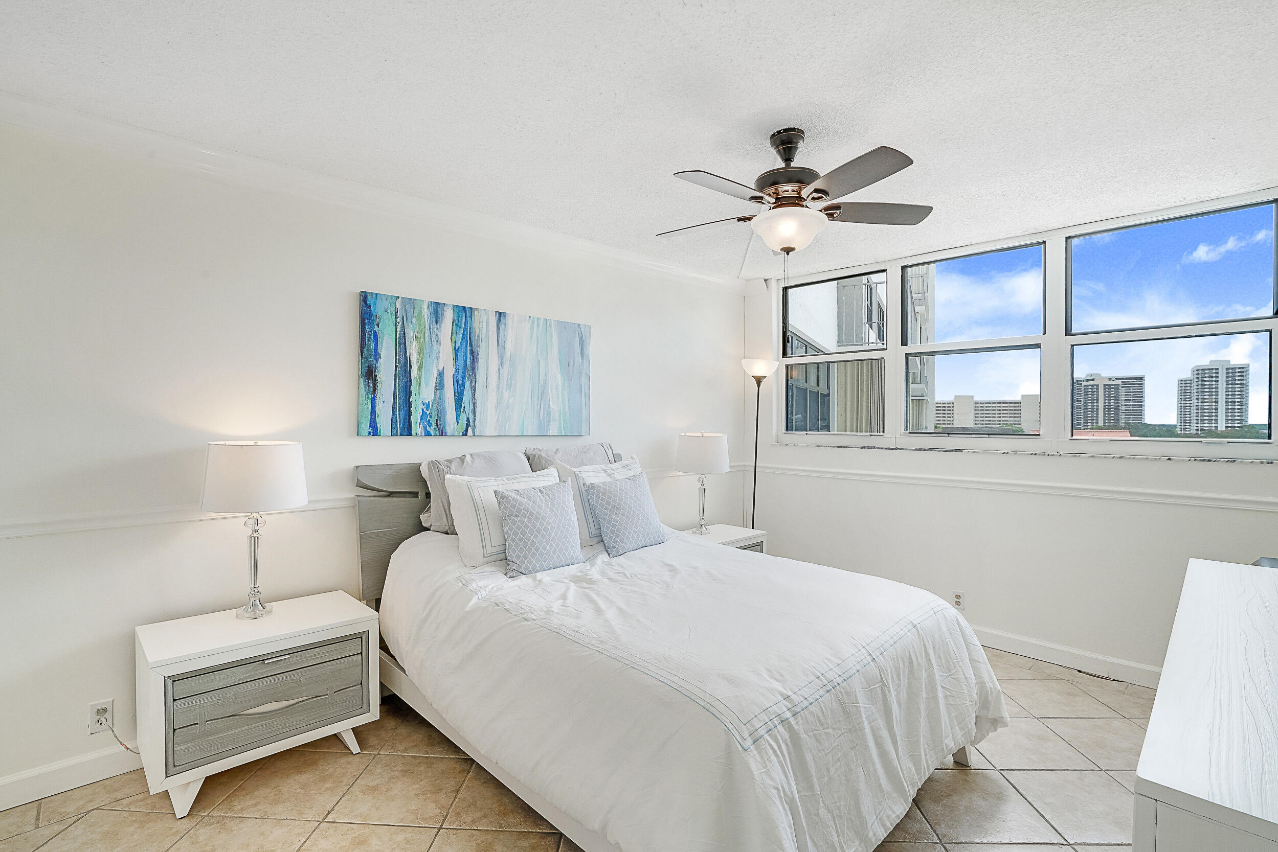 336 Golfview Road, Unit 711 North Palm Beach, FL 33408 - Photo 17 of 38 Guest Bedroom