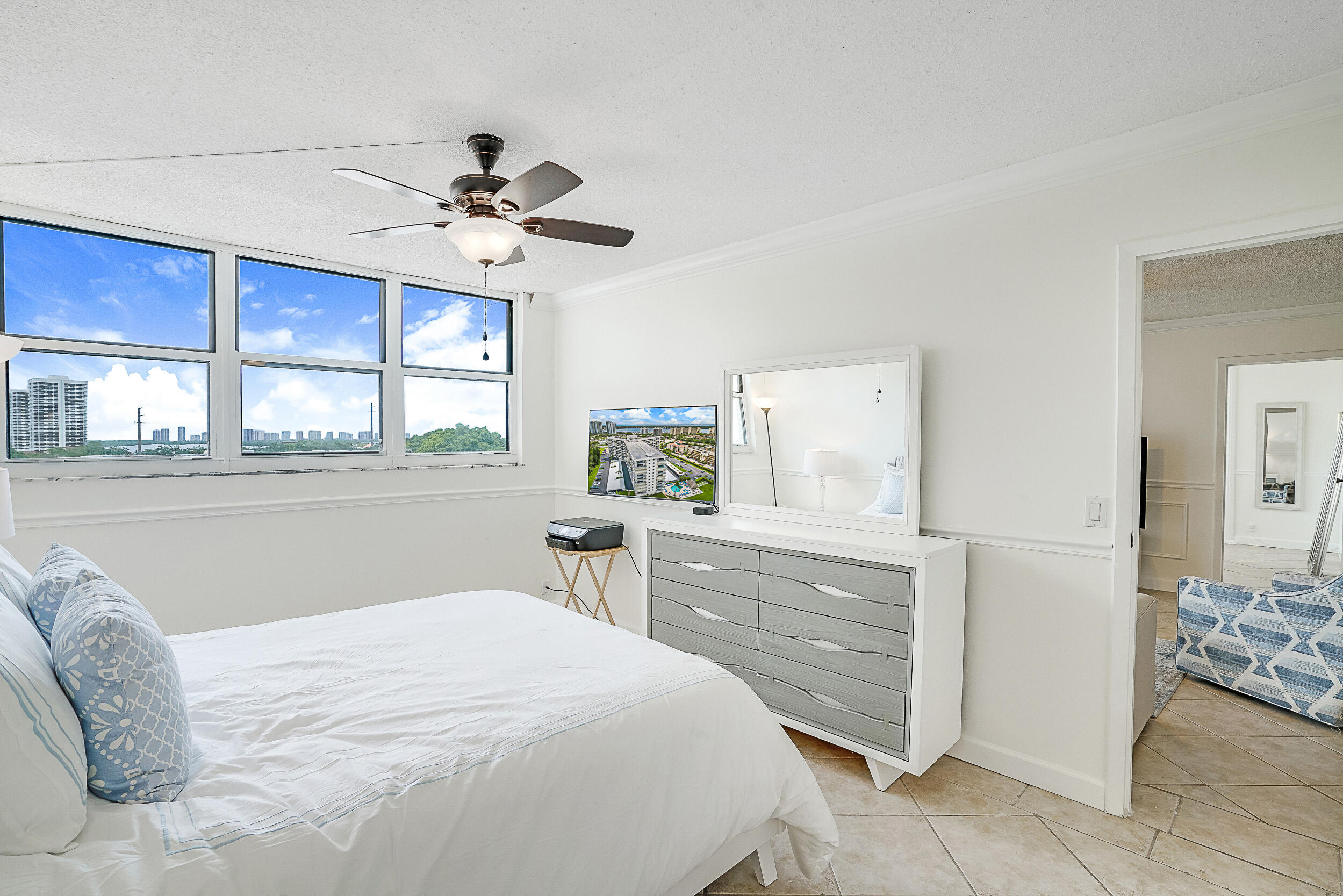 336 Golfview Road, Unit 711 North Palm Beach, FL 33408 - Photo 18 of 38 Guest Bedroom