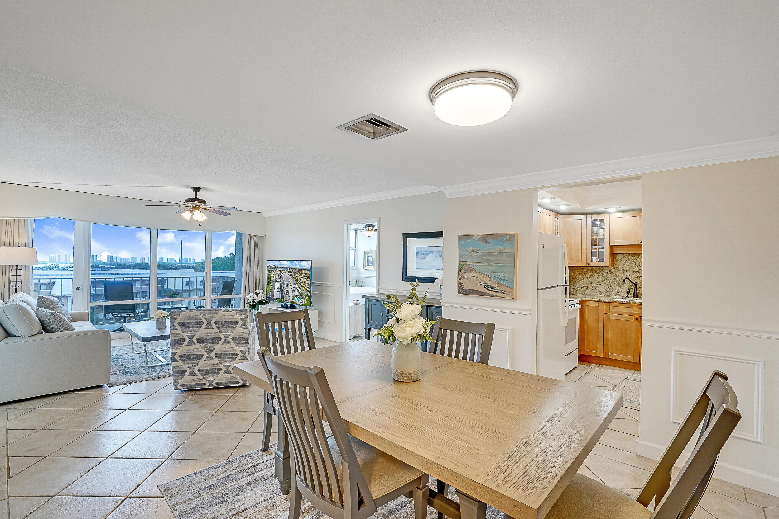 336 Golfview Road, Unit 711 North Palm Beach, FL 33408 - Photo 2 of 38 Living/Dining