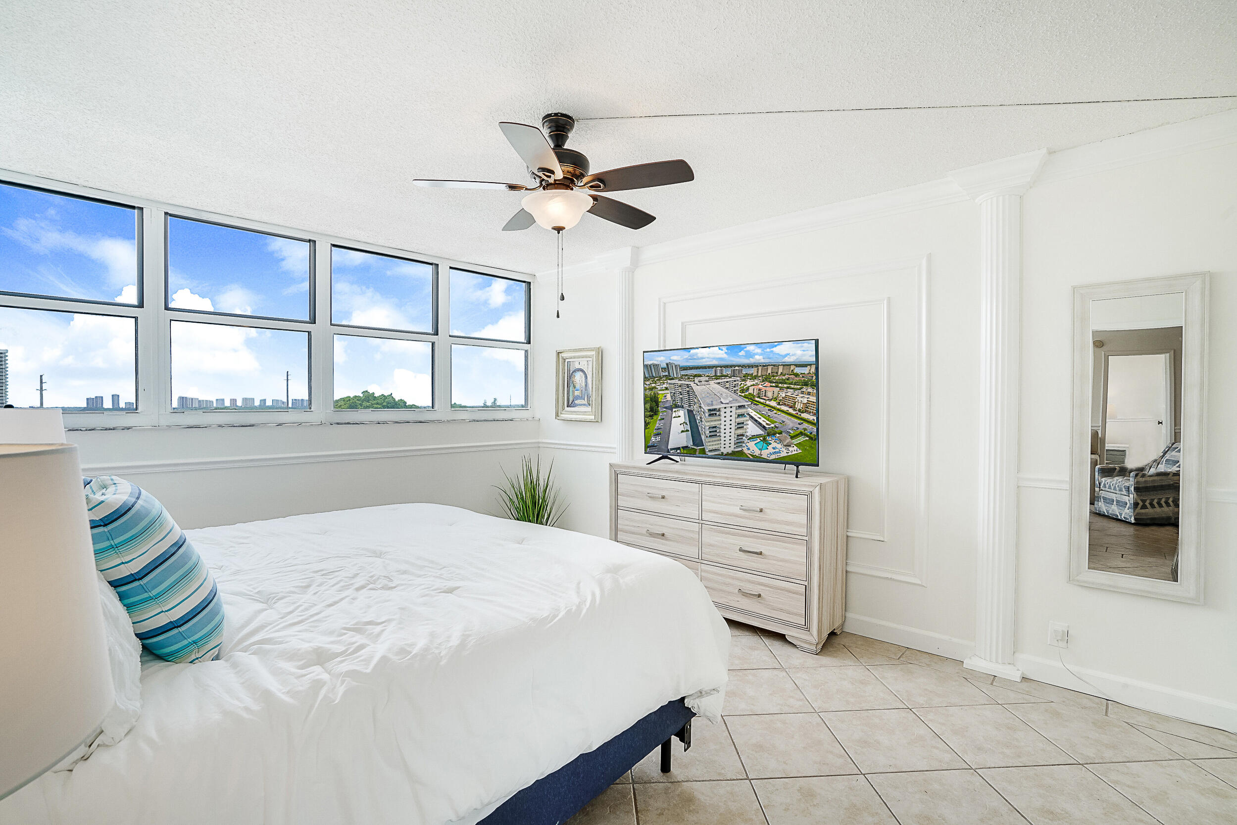 336 Golfview Road, Unit 711 North Palm Beach, FL 33408 - Photo 4 of 38 Primary Bedroom
