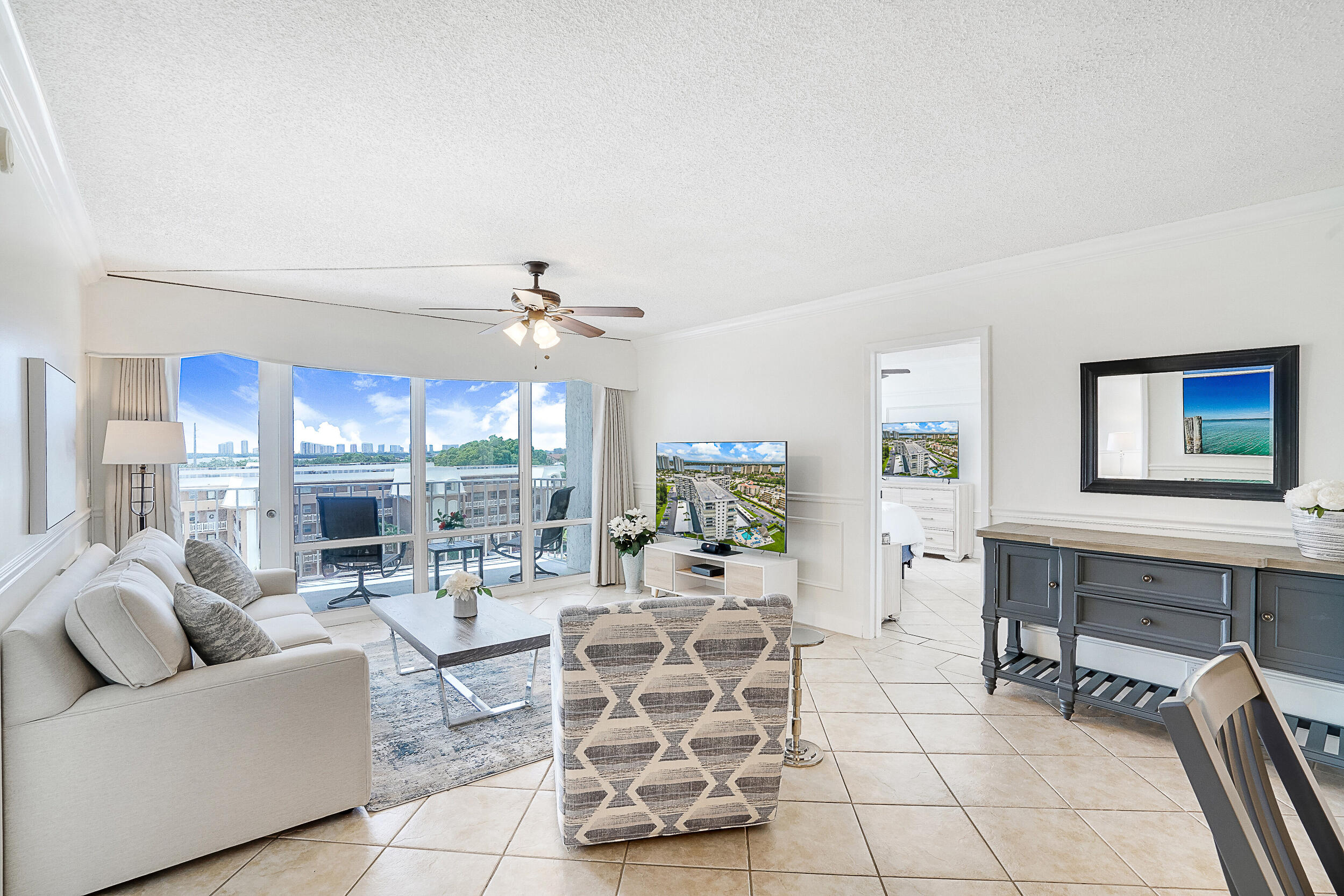 336 Golfview Road, Unit 711 North Palm Beach, FL 33408 - Photo 7 of 38 Living Room