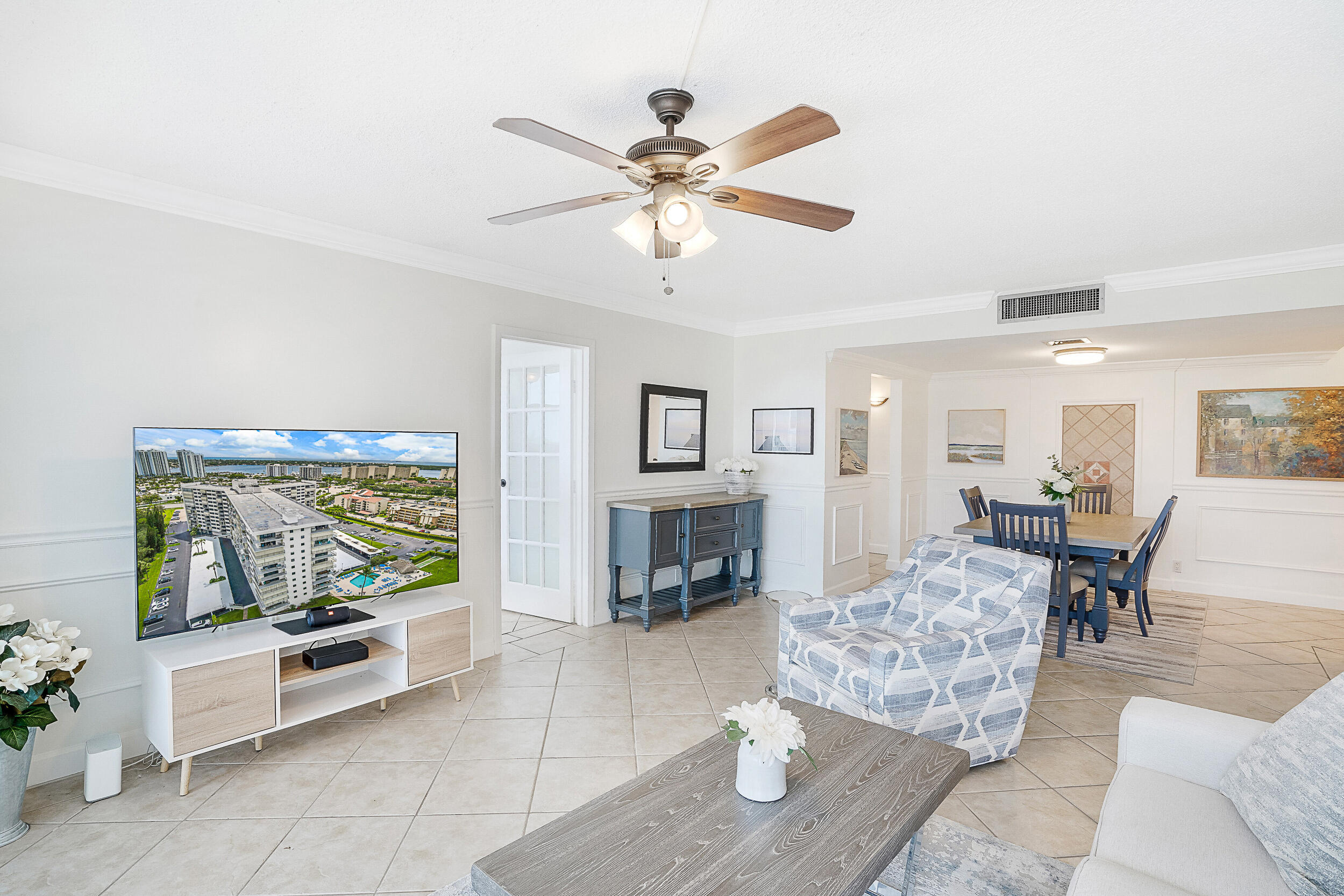 336 Golfview Road, Unit 711 North Palm Beach, FL 33408 - Photo 9 of 38 Living Room
