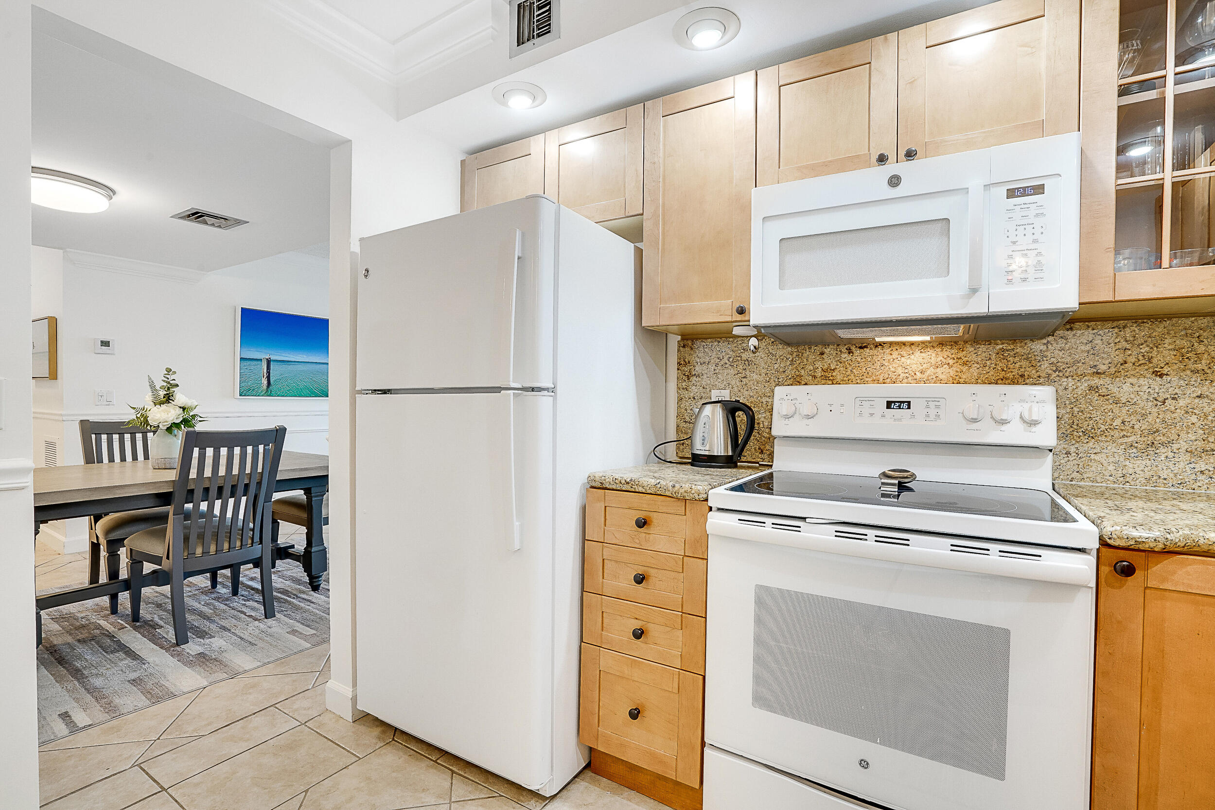 336 Golfview Road, Unit 711 North Palm Beach, FL 33408 - Photo 10 of 38 Kitchen