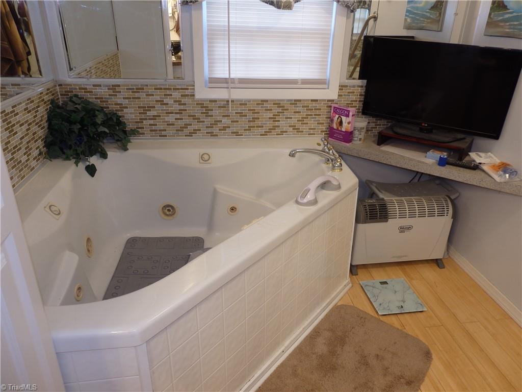 492 Mt Shepherd Road Asheboro, NC 27205 - Photo 24 of 43 Jetted tub in primary